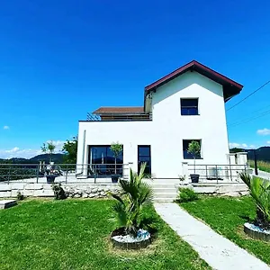 https://villa-avec-vue-belley.hotels-rhonealpes.com