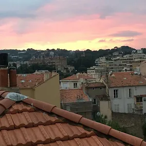 https://studio-centre-ville-cannes-200-metres-des-plages-du-midi.fr-provencehotel.com